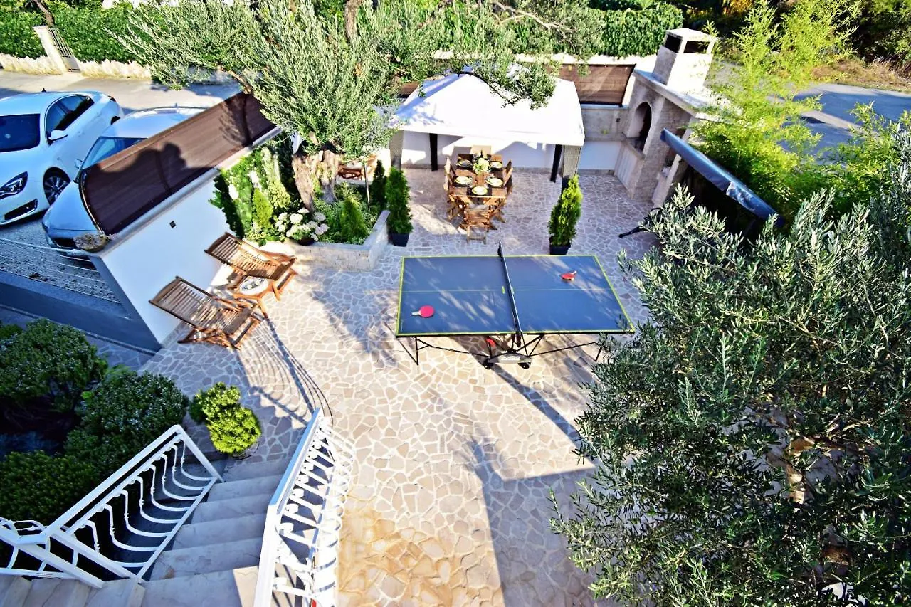 Ground Floor Apartment With A Private Pool Donji Okrug  Croatia