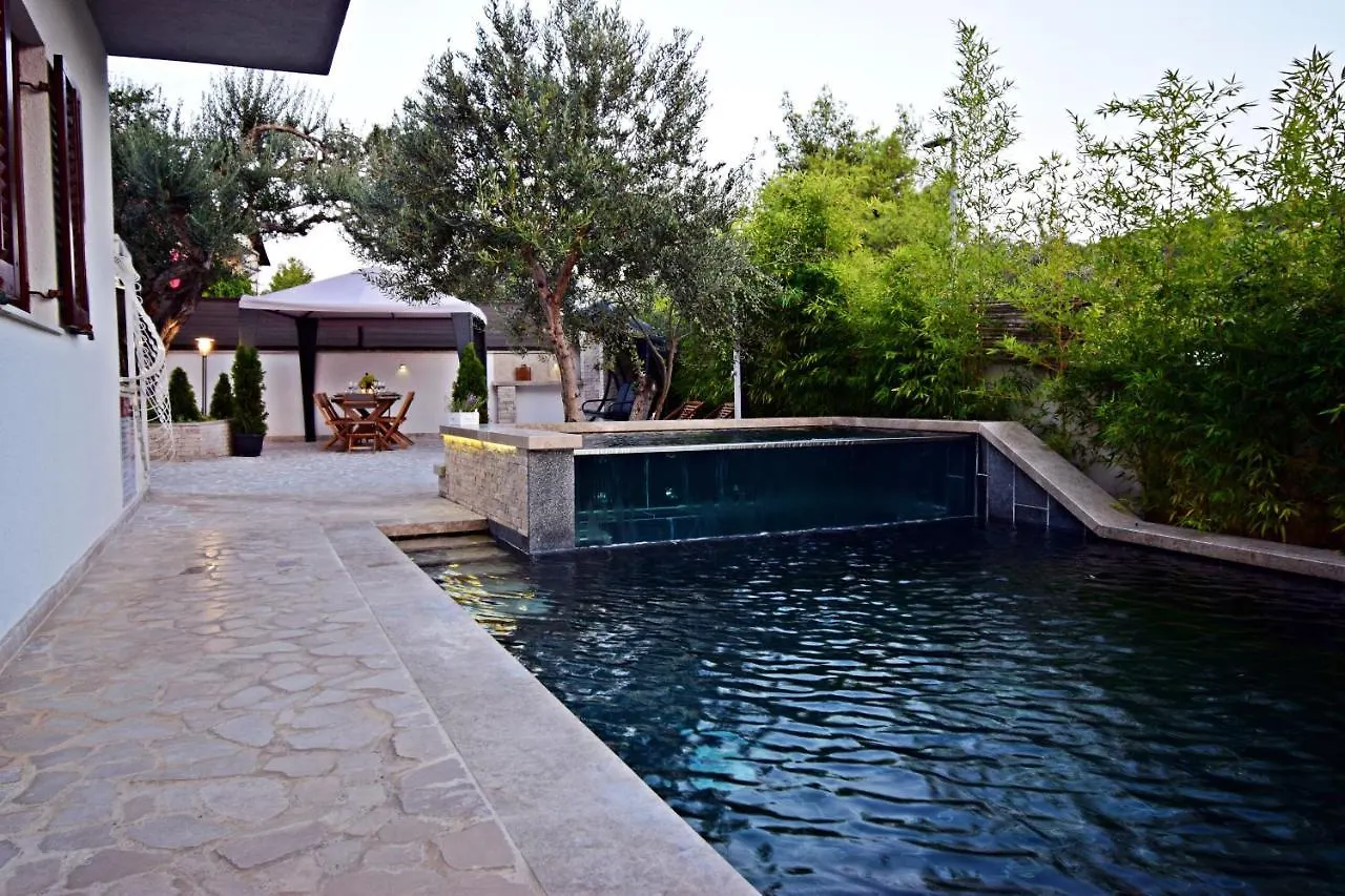Ground Floor Apartment With A Private Pool Donji Okrug  Donji Okrug (Ciovo)