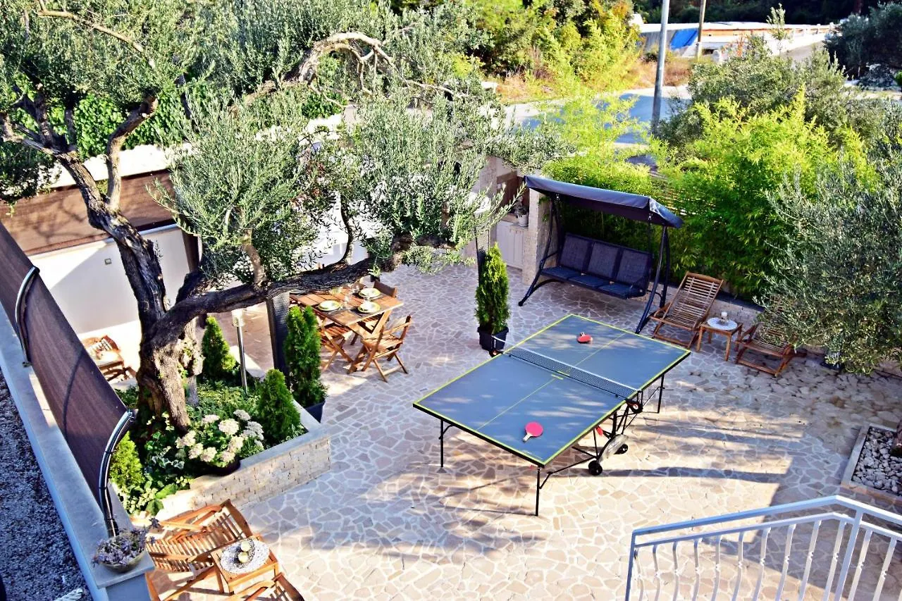 Ground Floor Apartment With A Private Pool Donji Okrug  Croatia