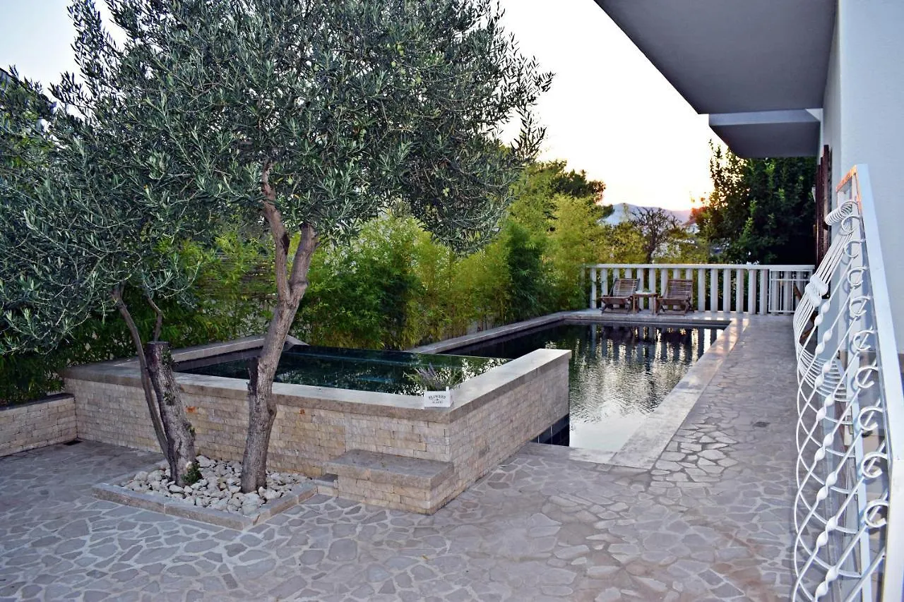 Ground Floor Apartment With A Private Pool Donji Okrug  Donji Okrug (Ciovo)