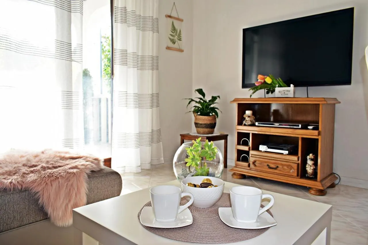 Ground Floor Apartment With A Private Pool Donji Okrug