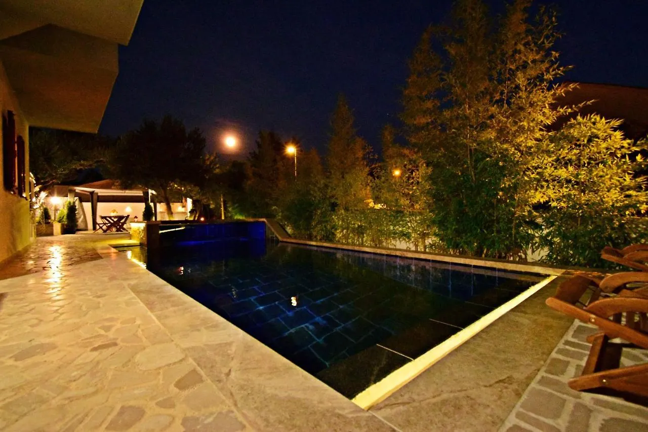 Ground Floor Apartment With A Private Pool Donji Okrug  0*, Donji Okrug (Ciovo)