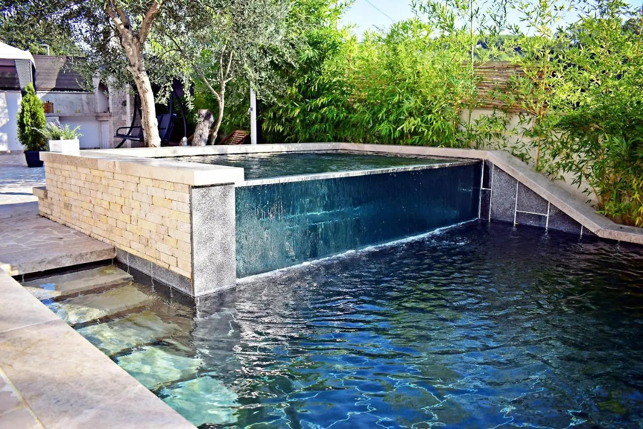 Ground Floor Apartment With A Private Pool Donji Okrug  0*, Donji Okrug (Ciovo)