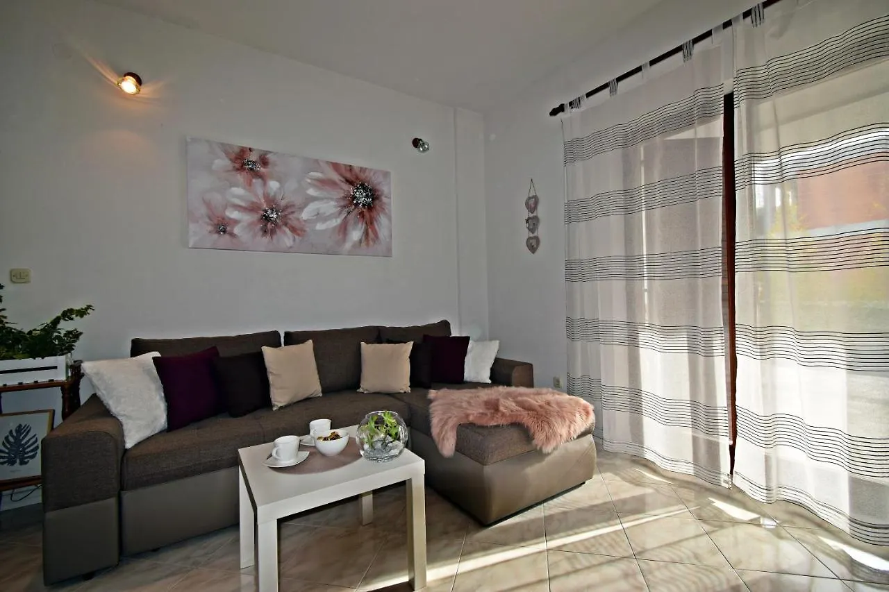 Ground Floor Apartment With A Private Pool Donji Okrug  0*, Donji Okrug (Ciovo) Croatia