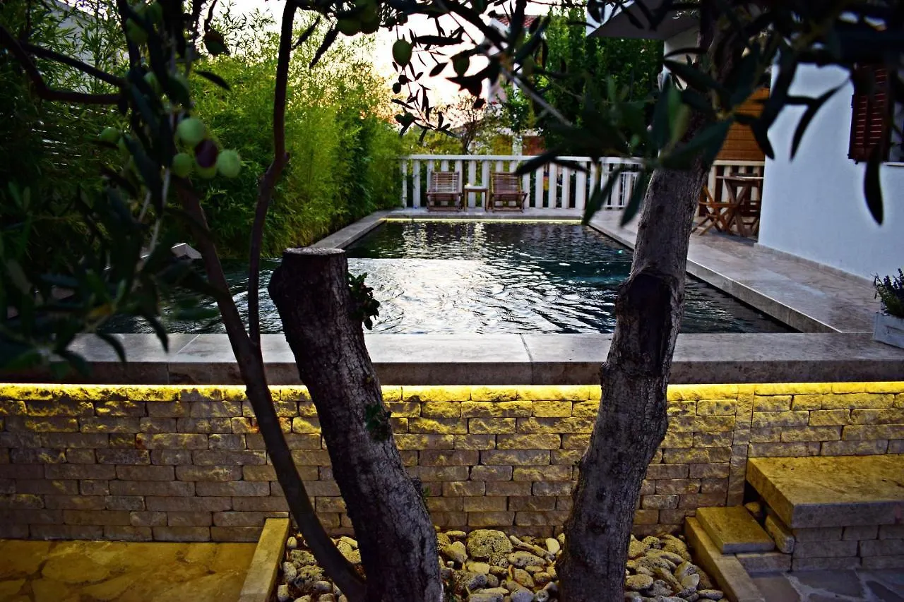Ground Floor Apartment With A Private Pool Donji Okrug  Donji Okrug (Ciovo)