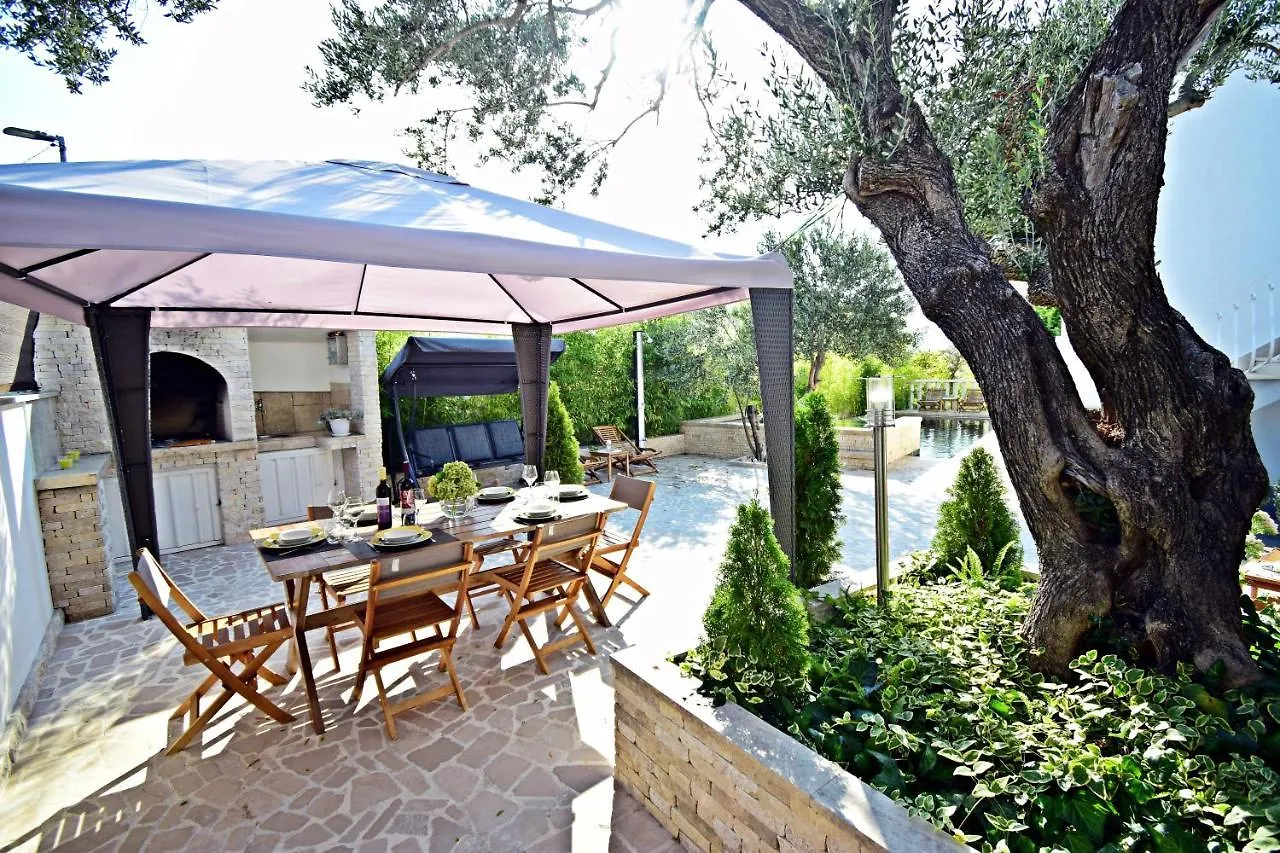 Ground Floor Apartment With A Private Pool Donji Okrug   Donji Okrug (Ciovo)