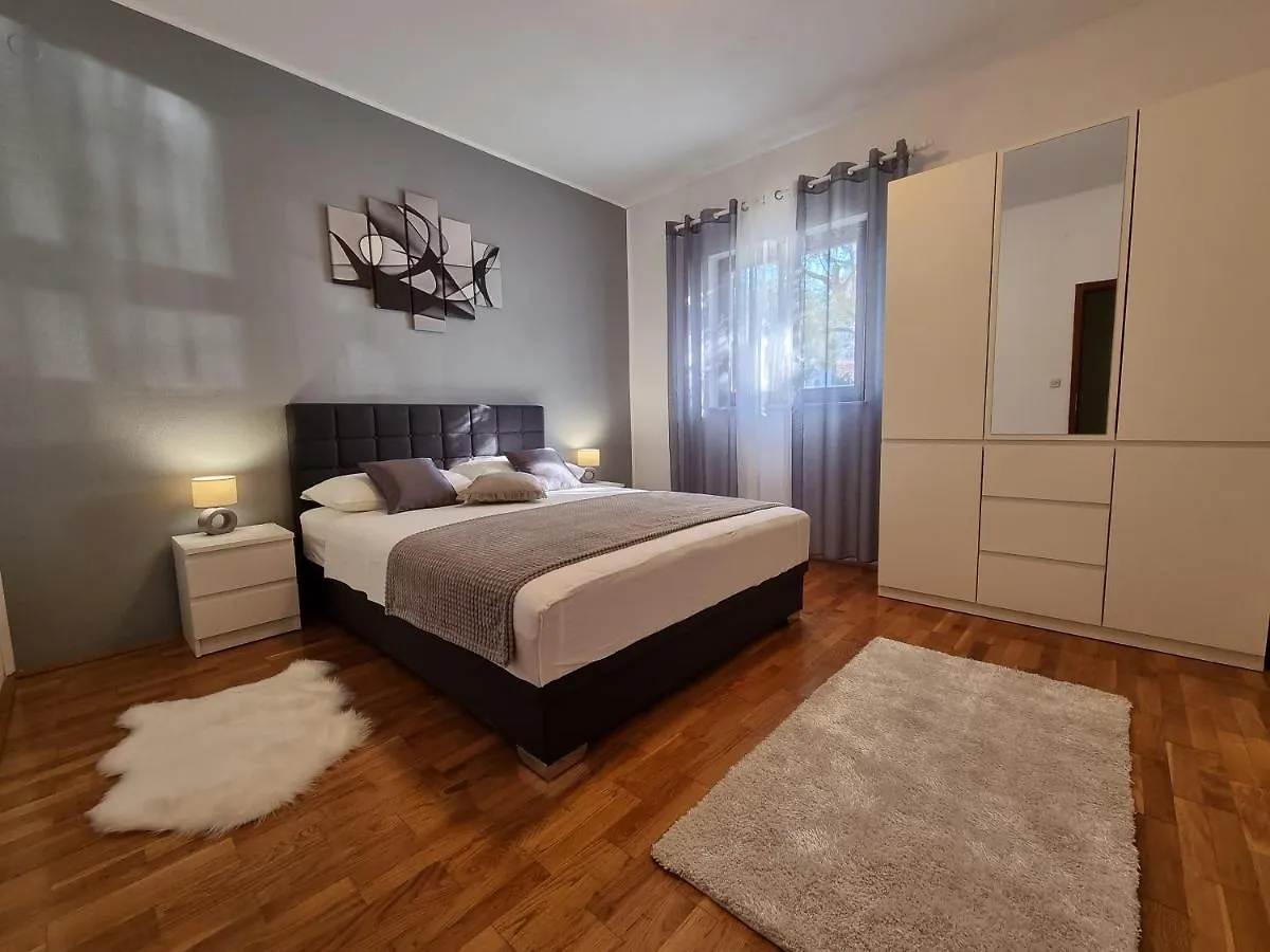 Ground Floor Apartment With A Private Pool Donji Okrug   Donji Okrug (Ciovo)